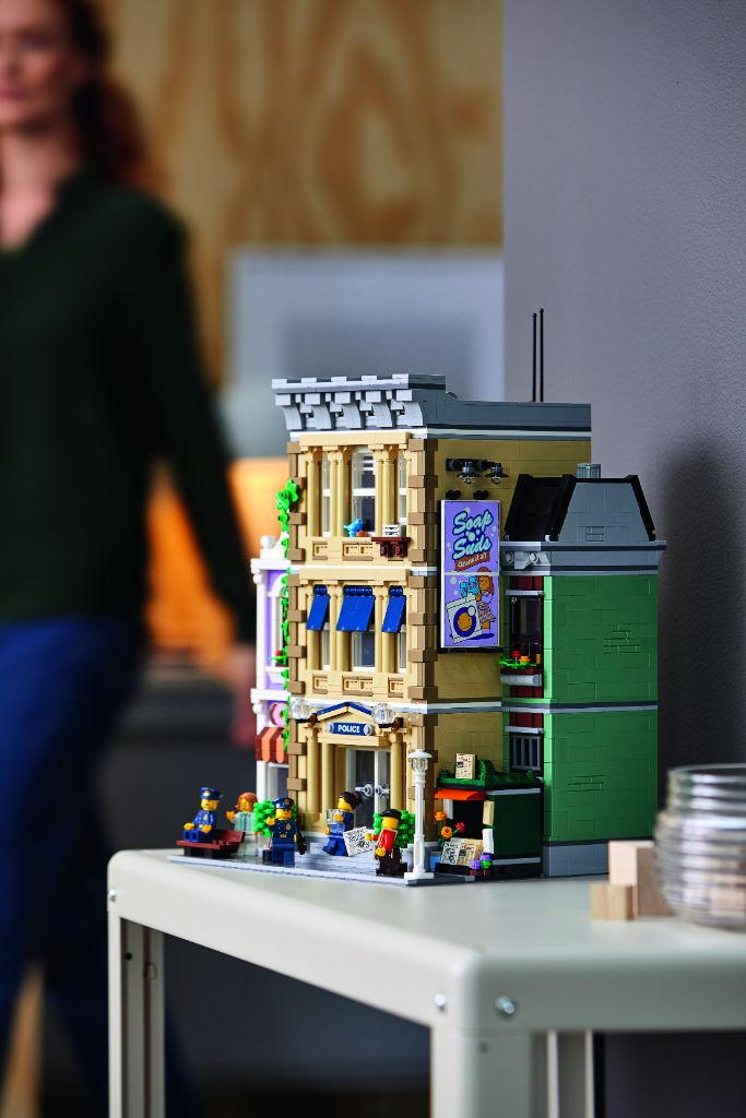 LEGO 10278 Modular Buildings Collection Police Station 45