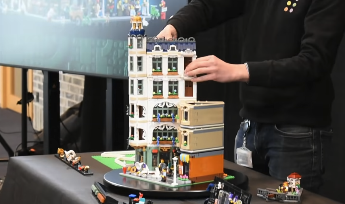 LEGO Icons 11371 Shopping Street at Fan Media Days 1 1200x711