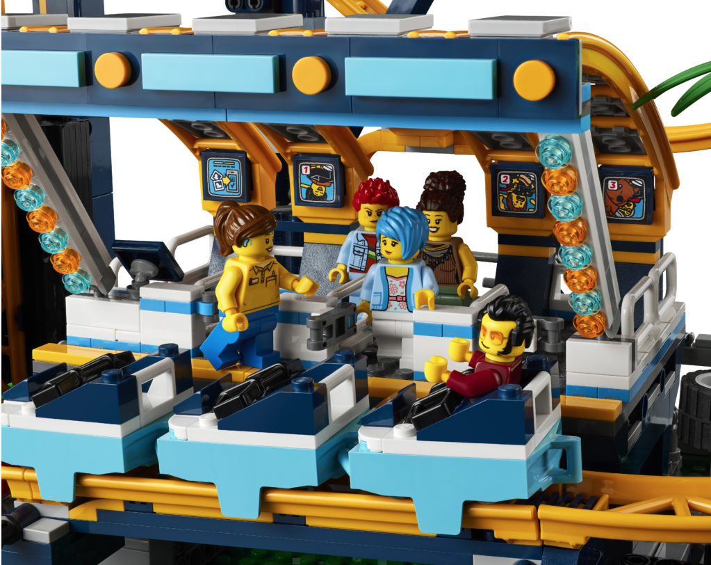 LEGO ICONS 10303 Loop Coaster squirrel 3